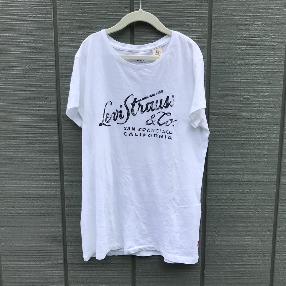 Levi’s t-shirt